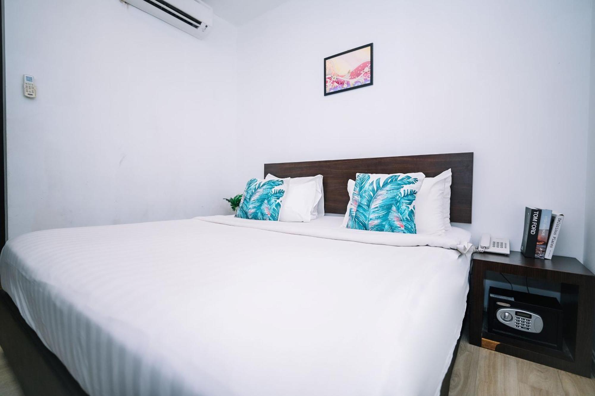 Swing & Pillows - Dataran Merdeka Hotel